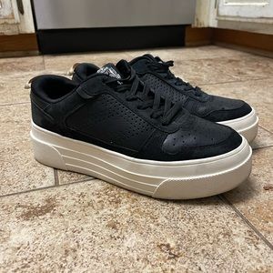 Size 6.5 - Le TIGRE Midtown Platform Sneaker - Womens - black